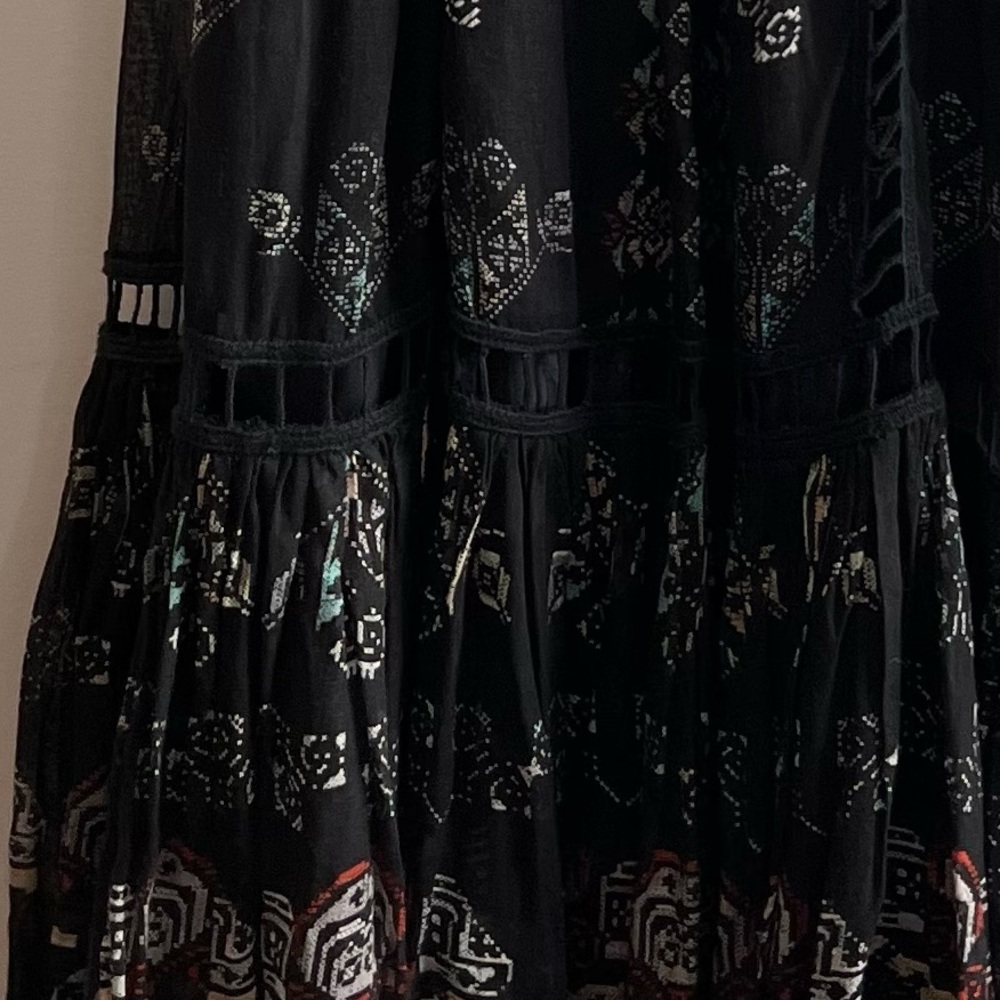 Free People XS/TP mid length dress adjustable, spaghetti straps, Aztec design. - Picture 4 of 5